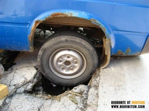 20 ЛВ СТРУВА ЗАПЪЛВАНЕТО НА КВ М. ДУПКИ ПО МОНТАНСКИТЕ УЛИЦИ