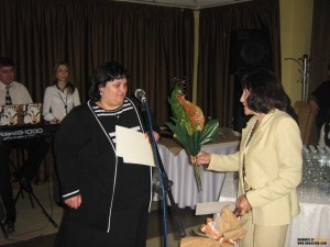 СЪИМЕНИЧКА НА ЕВКОМИСАРКАТА КРИСТАЛИНА ГЕОРГИЕВА ПОЛУЧИ НАГРАДАТА НА МИНИСТЪРА ЗА 24 МАЙ