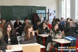 МОН: ВЪНШНОТО ОЦЕНЯВАНЕ СТАВА ВХОД ЗА ГИМНАЗИЯ