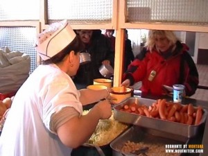 ОТВАРЯТ ТРАПЕЗАРИЯ ЗА БЕДНИ В ЛОМ