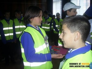 ДЕЦАТА ПОЛИЦАИ СЕ ЗАКЛЕХА В ЛОМ