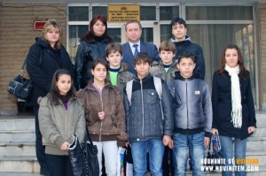 10 ДЕЦА НА ЗАГИНАЛИ ПОЛИЦАИ ПОЛУЧИХА ДАРЕНИЯ ПО 490 ЛЕВА ЗА КОЛЕДА