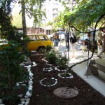 В „МЛАДОСТ” ЧЕРПЯТ С ШАМПАНСКО ЗА НОВИ ГРАДИНКИ ПРЕД БЛОКОВЕТЕ