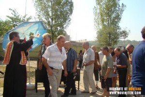 400 РАБОТНИЦИ ОТ "В и к" СЕ МОЛЯТ ЗА ДЪЖД
