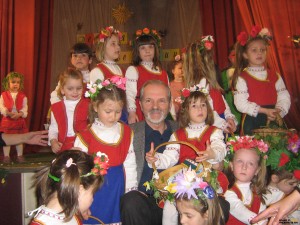 ЛАЗАРКИ И „ЦВЕТЯ” ТАНЦУВАТ ПОД КОМ
