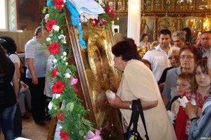 СТОТИЦИ ДОКОСНАХА ЧУДОТВОРНА ИКОНА В МОНТАНА