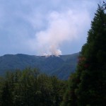 голям пожар под тодорини кукли, огънят пълзи към своге