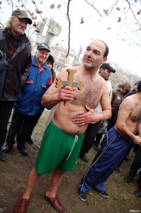 45 се бориха за кръста в Монтана