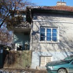 Опитаха да запалят къща с горяща факла