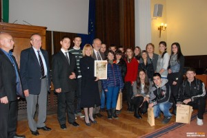 Ученици от ПМГ седнаха до  академиците от БАН