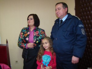 НИЯ ПОЛУЧИ НОВ ТЕЛЕФОН ОТ КОЛЕГИ НА ТАТКО Й