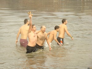 АНАТОЛИЙ ЗА ВТОРИ ПЪТ СПАСИ КРЪСТА В МОНТАНА