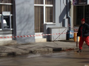 СЛЕД ЛЕДЕНИ ВИСУЛКИ ПАДА МАЗИЛКА ОТ ФАСАДИТЕ