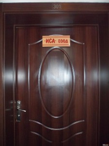 1 000 СОЦИАЛИСТИ ХВЪРЛИХА ПАРТИЙНИТЕ БИЛЕТИ