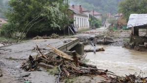 БЕДСТВЕНО ПОЛОЖЕНИЕ В ГЕОРГИ ДАМЯНОВО, РЕКА ОГОСТА СЕ ПОКАЧИ С 1,5 МЕТРА