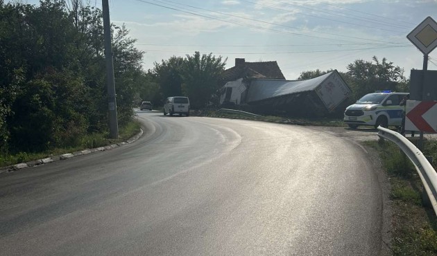 ПИЯН ПАДНА НА ПЪТЯ, ОПЛАКАЛ СЕ, ЧЕ Е ПРЕБИТ