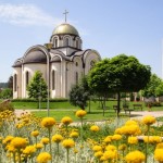 ОТЕЦ НИКОЛАЙ ВЕЧЕ СЛУЖИ В  ХРАМА „СВЕТИ ДУХ”
